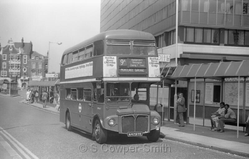 9A,BW41,07,RM1647,9A,MORTLAKE GARAGE,HAMMERSMITH BUS STN,21051978.jpg