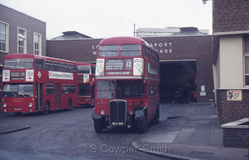 12,S25,12,RT4779,12,CAMBERWELL GREEN,WALWORTH BUS GARAGE,01-Oct-77.jpg - 12,S25,12,RT4779,12,CAMBERWELL GREEN,WALWORTH BUS GARAGE,01-Oct-77