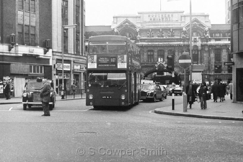 16 BW06,16 DM1083 VICTORIA 16A CRICKLEWOOD GARAGE 101976.JPG