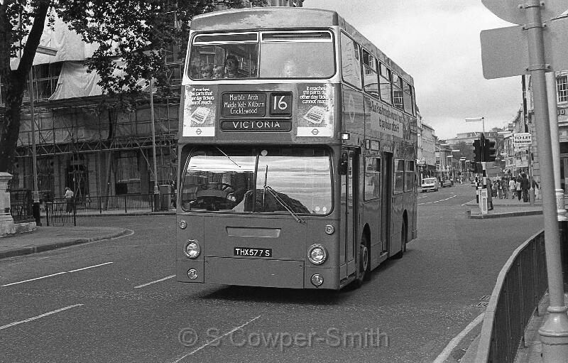16,BW50,25,DMS2577,16,VICTORIA,VICTORIA BUCKINGHAM PALACE RD SW1,01081978.jpg