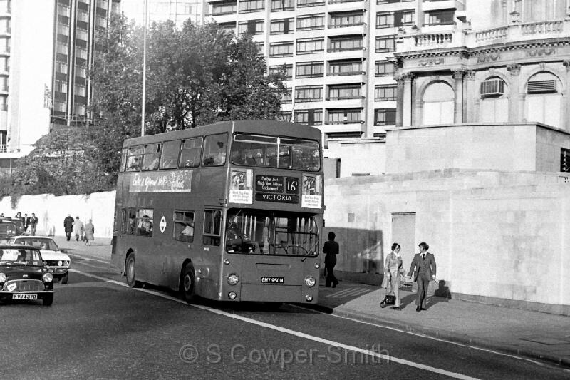 16A BW06,21 DM0950 HYDE PK CNR 16A VICTORIA 101976.JPG