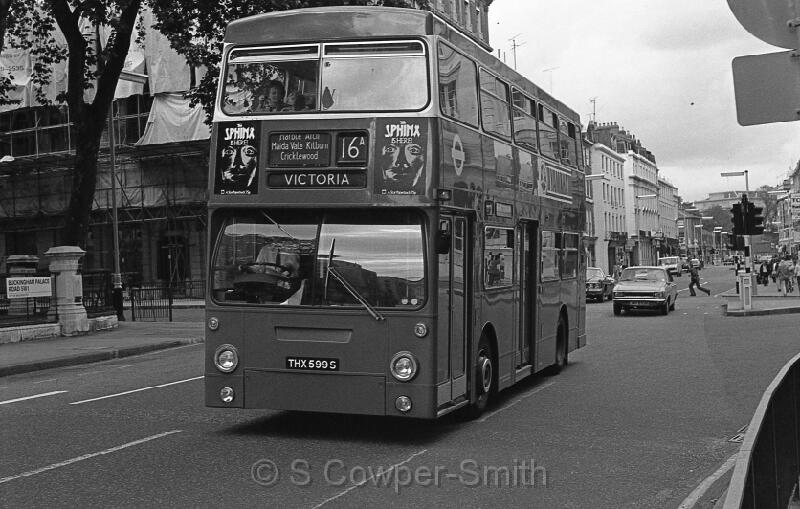 16A,BW50,22,DMS2599,16A,VICTORIA,VICTORIA BUCKINGHAM PALACE RD SW1,01081978.jpg