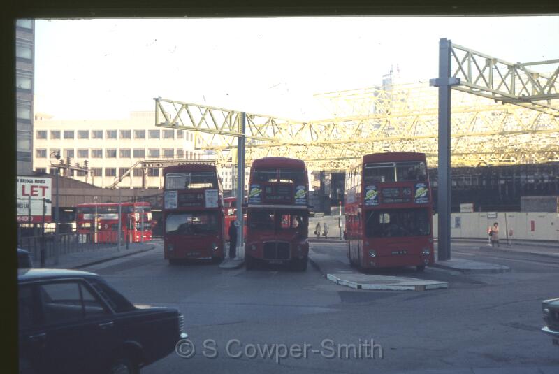 18,S25,27,RML2443,18,SUDBURY SWAN,LONDON BRIDGE BUS STN,.jpg