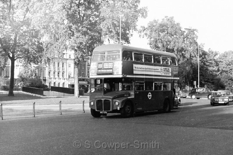 19 BW06,31,RM0545, 19,Battersea Garage, Hyde Pk Cnr Oct 76.JPG