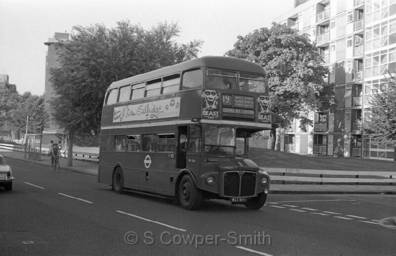 19,BW64,18,RM0814,19,TOOTING BEC STATION,BATTERSEA BRIDGE RD,010978.jpg
