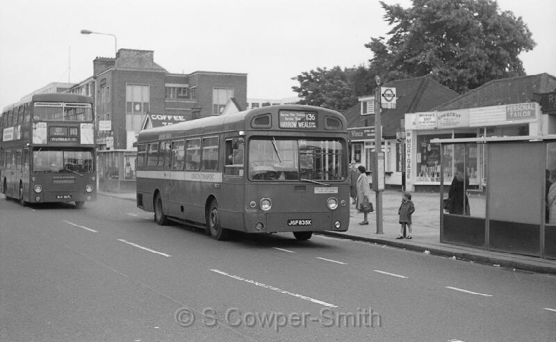 136,BW44,16,SMS835,136,HARROW WEALD RED LION,HARROW-ON-THE-HILL STN,01071978.jpg