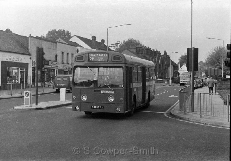 21A BW03,15, SMS177 21A SWANLEY GARAGE FOOTS CRAY HIGH ST OCT76.jpg