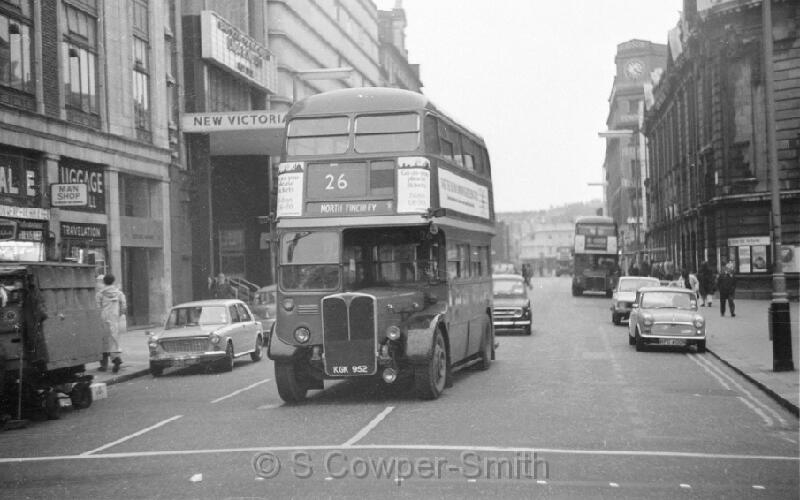 26 BW02,14, RT2143 26 NORTH FINCHLEY VICTORIA 1076.jpg