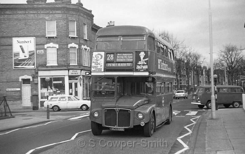 28 BW29,20,RM0239,28,Putney Heath Green Man,Wandsworth Bridge Rd,260378.jpg