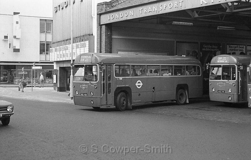 218,BW59,11,RF452,218,STAINES,KINGSTON BUS STATION,AUG1978.jpg