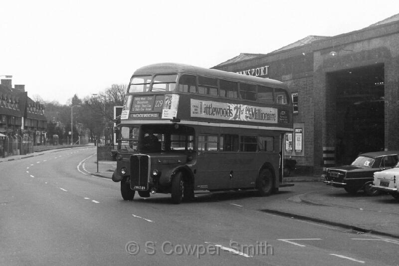 229,BW17,06,RT0851,229,WOOLWICH POWIS STREET, SIDCUP GARAGE,19051977.JPG