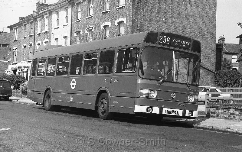 236,BW40,34,LS168,236,LEYTON GARAGE,FINSBURY PARK PLIMSOLL RD,21051978.jpg