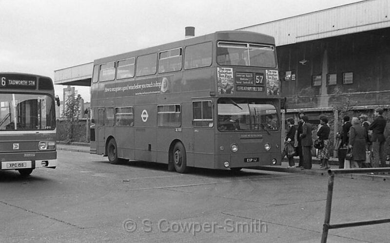 57,BW59,13,DMS0001,57,STREATHAM HILL TELFORD AVENUE,KINGSTON BUS STATION,AUG1978.jpg
