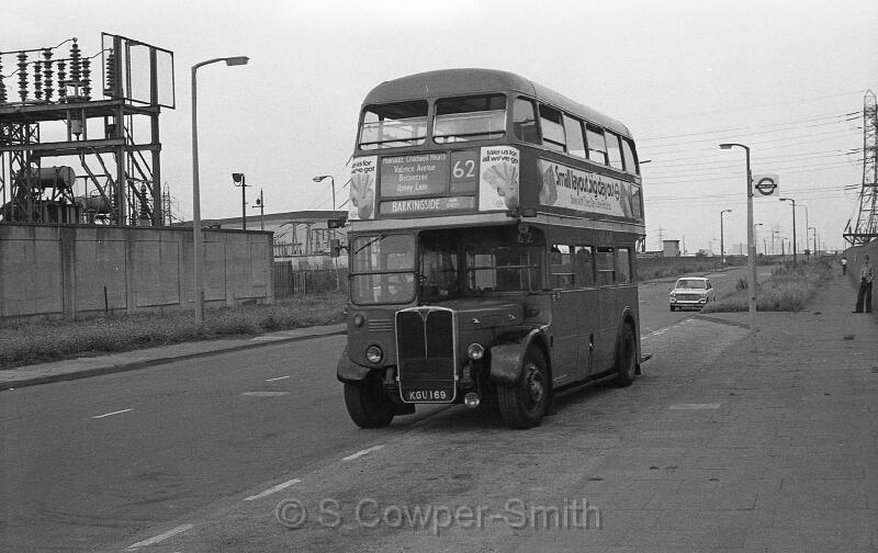 62,BW58,16,RT2240,62,BARKINGSIDE HIGH STREET,CREEKMOUTH,Aug-78.jpg