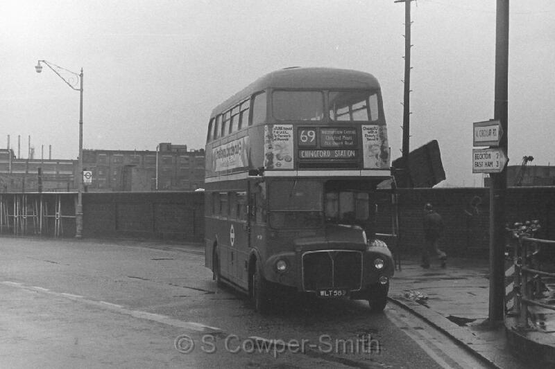 69,BW27,14,RM0589,69,CHINGFORD STATION,NORTH WOOLWICH,260278.JPG